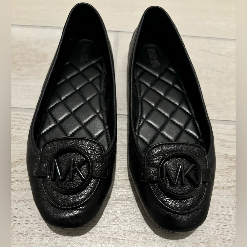 Ladies Gently Worn Michael Kors Ladies 6.5 M Black Flats